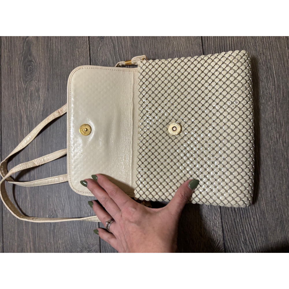 Victoria Place Purse Crossbody Bag Chainmail Mesh Enamel Magnetic Snap Ivory OS - Picture 11 of 13